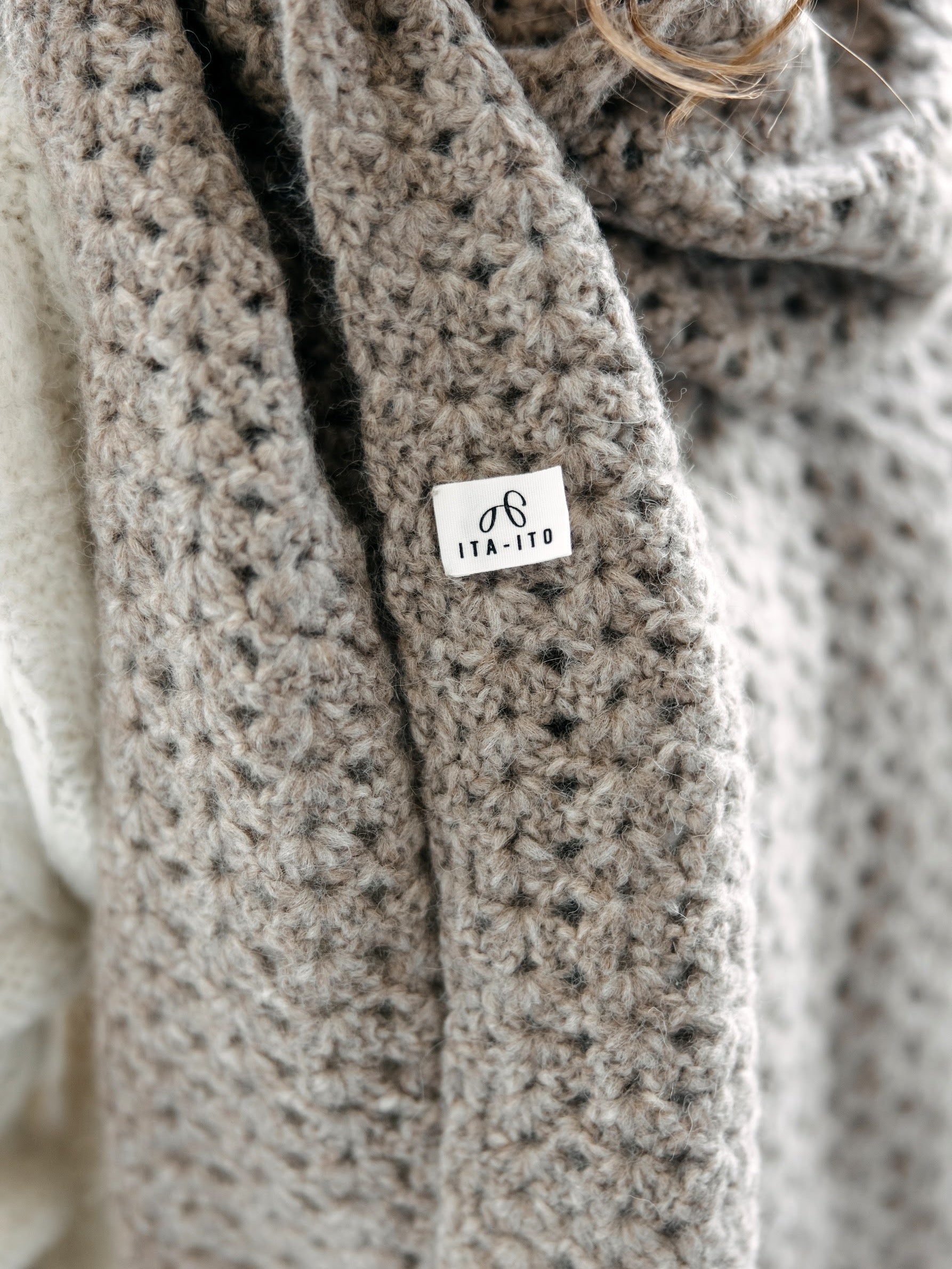 Abancio scarf