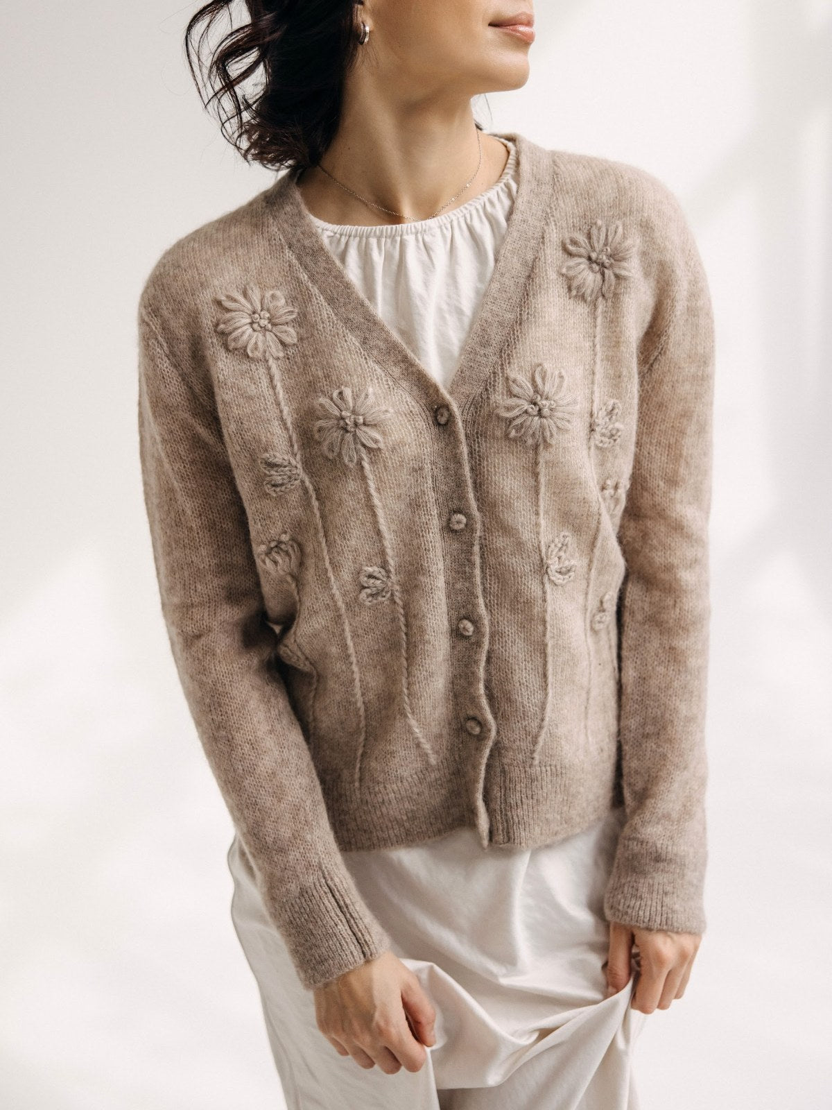 Cardigan Margarita marron clair boutonné, vue de face